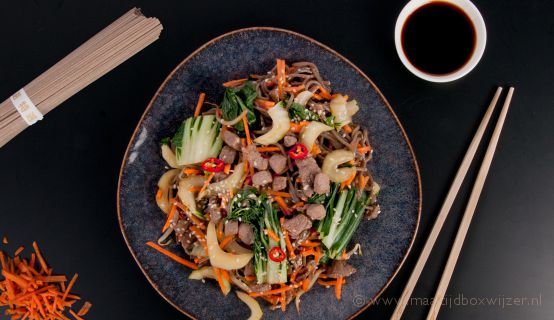 Lekkere noedelsalade met rundvlees