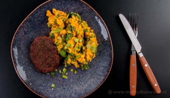 De stamppot met bosui veldsla en kalfsburger