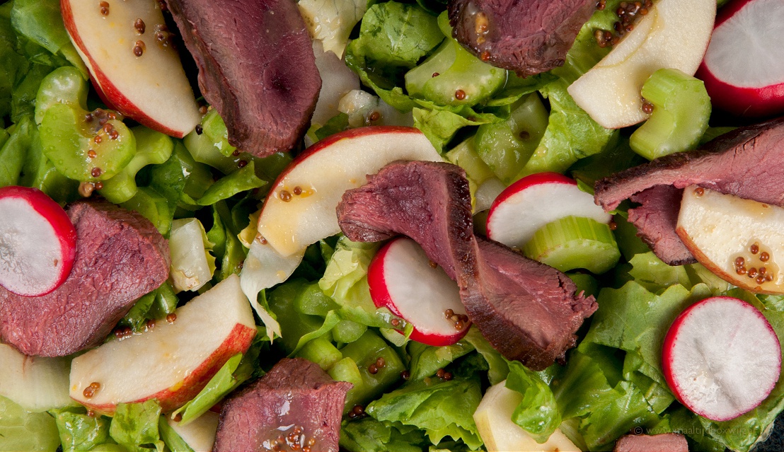 Gebakken ganzenborst met andijvie appelsalade